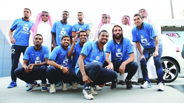 تُعتبر شركة فولكس فاجن الراعي الرسمي لنادي الهلال، حيث تأتي هذه المبادرة ضمن مجموعة المزايا التي يضمها عقد رعاية فولكس واجن السعودية للنادي، و تم تخصيص 11 سيارة للاعبي الفريق الكروي الأول