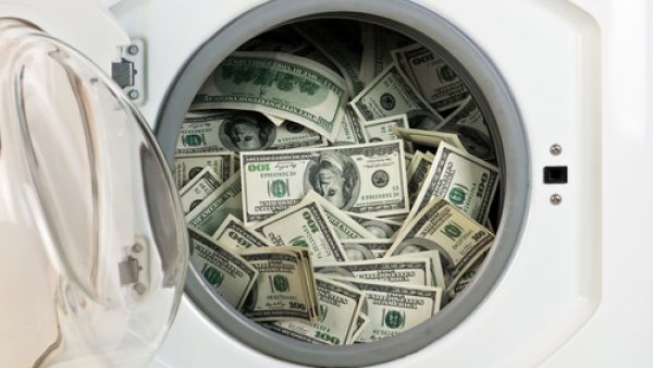 مكافحة غسل الأموال تمر عبر فرض رسوم عالية على البضائع التجارية