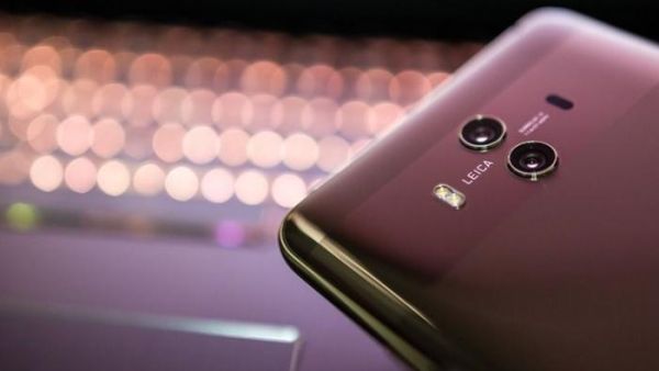 من المتوقع أن يأتي الهاتف الرائد القادم لشركة Huawei أيضا مع المعالج HiSilicon Kirin 970، ومع ثلاث كاميرات في الواجهة الخلفية كما أشارت عدد من التسريبات في الفترة الماضية