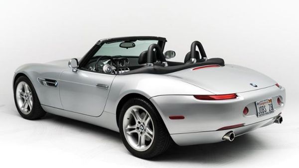 السيارة وهي من نوع بي إم دبليو Z8 المستوحاة من BMW 507 التي كانت منتشرة في خمسينيات القرن الماضي قد امتلكها جوبز عام 2000