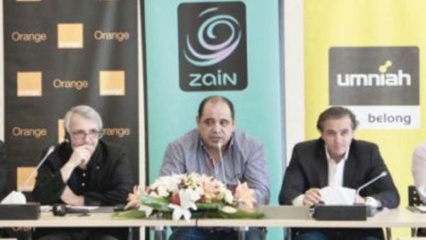 قال مسؤولو شركات زين وأورانج وأمنية في مؤتمر صحافي مشترك إن الحكومة هي التي اتخذت القرار وبشكل مفاجئ، مطالبين الحكومة بالعودة عن القرار
