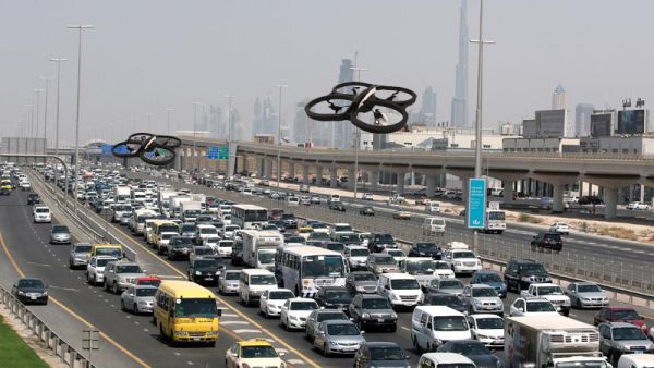 الطائرات بدون طيار تستخدم تكنولوجيا الجيل الرابع للإنترنت ويسيطر عليها ضباط في غرفة القيادة