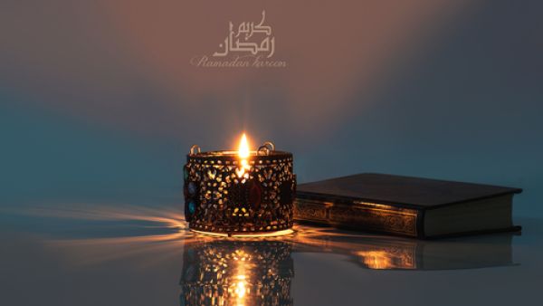 القيام بأنشطة عديمة الفائدة وهدر ساعات طويلة أمام التلفاز هي من أكثر الأخطاء شيوعاً خلال شهر رمضان
