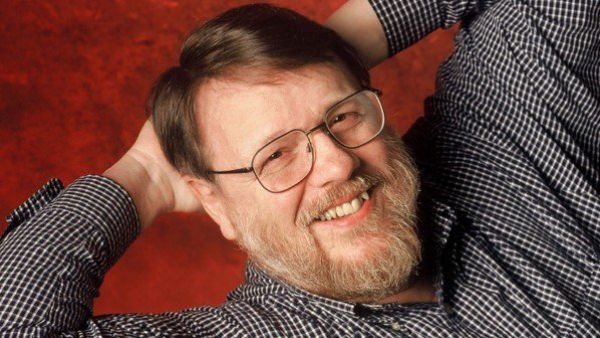 راي توملينسون Ray Tomlinson المبرمج وصاحب فكرة ومخترع البريد الإلكتروني