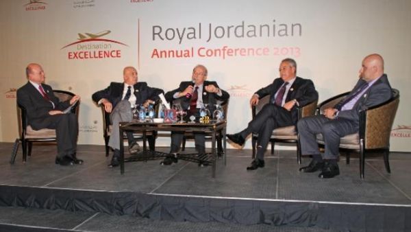 الرؤساء التنفيذييون السابقون للملكية الأردنية / من اليمين : الرئيس الحالي المهندس عامر الحديدي ، المهندس سامر المجالي (2001-2009) ، نادر الذهبي (1994-2001) ، حسام أبو غزالة (1989-1991) ، والنائب السابق لرئيس الإتحاد العالمي للنقل الجوي (أياتا) الدكتور مجدي صبري الرؤساء التنفيذييون السابقون للملكية الأردنية / من اليمين : الرئيس الحالي المهندس عامر الحديدي ، المهندس سامر المجالي (2001-2009) ، نادر الذهبي (1994-2001) ، حسام أبو غزالة (1989-1991) ، والنائب السابق لرئيس الإتحاد العالمي للنقل الجوي (أياتا) الدكتور مجدي صبري