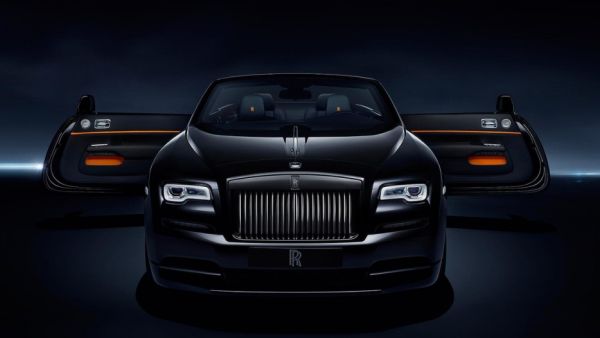 رولز رويس تكشف عن داون بنسخة Black Badge المذهلة رولز رويس تكشف عن داون بنسخة Black Badge المذهلة