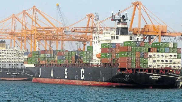 ميناء الملك عبدالعزيز بالدمام