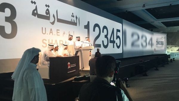 بيعت اللوحة رقم “1” بـ18 مليون درهم لرجل الأعمال الإماراتي عارف الزرعوني، الذي قال إنه ظفر بهذا الرقم المميز بعد منافسة كبيرة