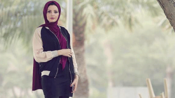 تمتلك غالية بوزعكوك ذوقاً شبابياً مميزاً في ارتداء أزياء الحجاب
