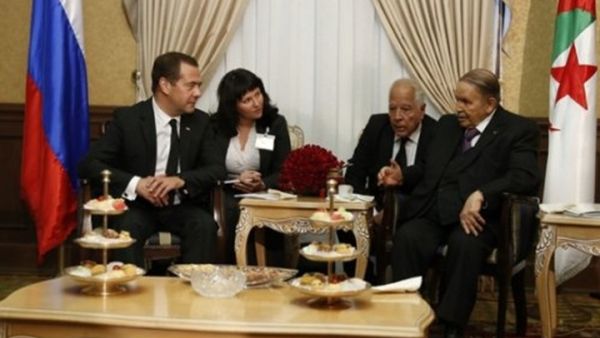 ظهور نادر لبوتفليقة وهو يلتقي مدفيديف 