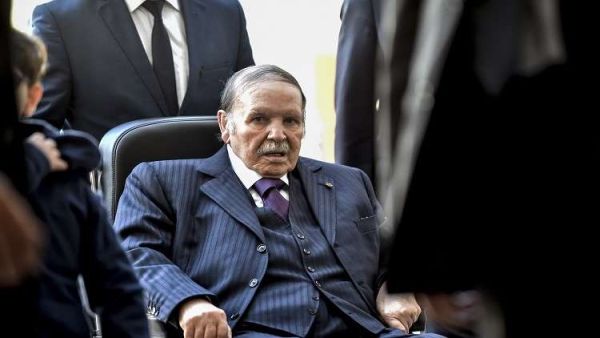 قال مصدر في تصريحات بأن بوتفليقة يعاني من مرض "السرطان"  