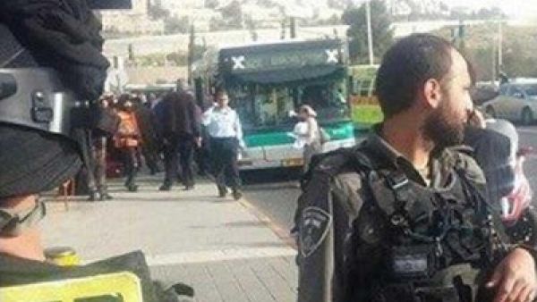 إطلاق نار على حافلة إسرائيلية في القدس ومقتل ضباط على حدود غزة