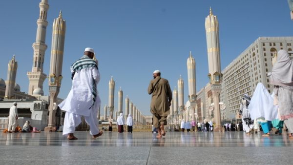 يجب تخفيف الملابس قدر الإمكان أثناء الحج