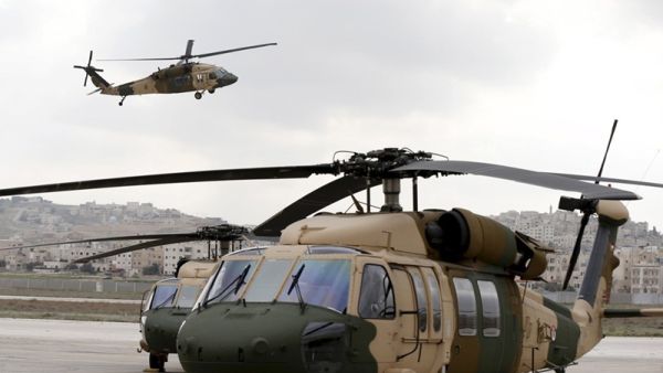 أمريكا تسلم الأردن طائرات هليكوبتر بلاك هوك للتصدي لـ"داعش"