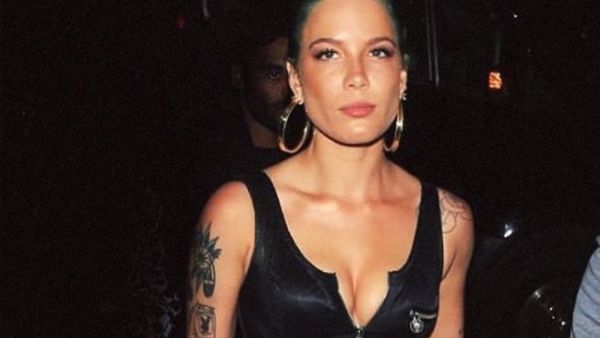 Halsey broke down in tears onstage (Source: iamhalsey / Isntagram)