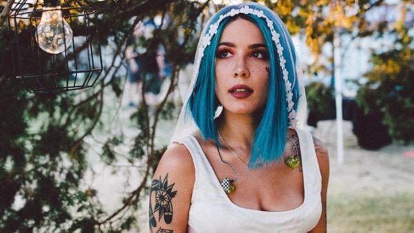 Halsey mentions G-Eazy On-Stage (Source: iamhalsey / Instagram )