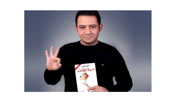 هانى دعبس يوقع روايته الثالثة “مدينة الطالبات”، بمعرض الإسكندرية الدولي للكتاب