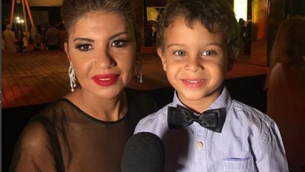 الإعلامية بوسي شلبي مع حسن حفيد محمود حميدة