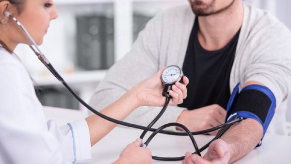 يرتفع ضغط الدم بشكل طبيعيّ عند بذل مجهود