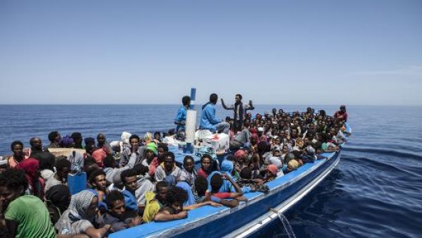 انقاذ 5800 مهاجر في المتوسط ومصرع عشرة
