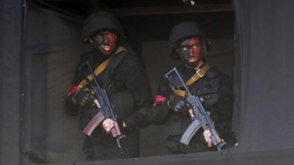 خاضت إسرائيل ومقاتلو حزب الله حربا لمدة 34 يوما في 2006 قتل خلالها -حسب الأمم المتحدة- 1200 شخص في لبنان 