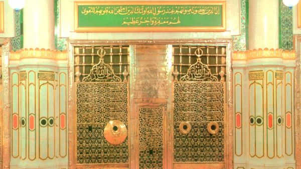   رئاسة الحرمين تعرض الحجرة النبوية الشريفة من الداخل