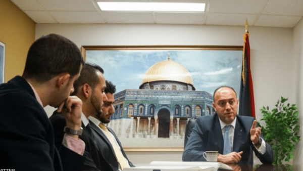 حسام زملط دبلوماسي فلسطيني شاب اثبت كفاءته في العمل الدبلوماسي وفي الترويج للرواية الفلسطينية