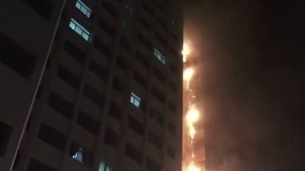 احترقت الواجهة الخارجية وتم إخلاء السكان
