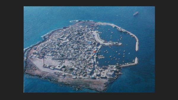 A recent photograph shows Arwad Island from the air. (credit: Tripadvisor.com/ TraveLover1010)