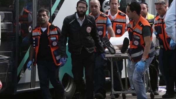 Israeli medics in Jerusalem after an alleged attack by Palestinians on a city bus in November 2015. (credit: AFP/Gali Tibbon) 