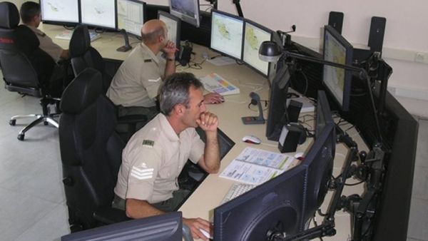  الإمارات توظف فريقا لمهمة "الرقابة السرية"