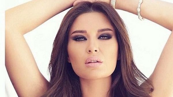 سيرين عبد النور تبث شكواها من مطار بيروت الدولي!