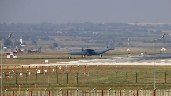 An aircraft is seen at Incirlik Air Base in southern Turkey, which the US has used to launch airstrikes against Daesh in Syria since last year. (File photo)