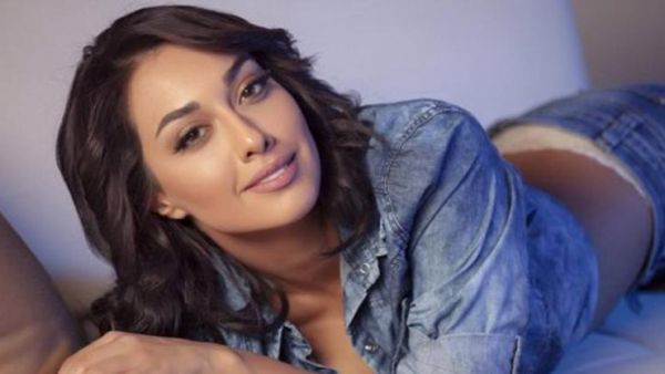 ممثلة إيرانية تتحدى القيود وتنشر صور تبرز جمالها..شاهد
