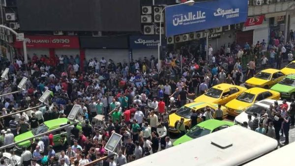 حشود محتجين ضخمة خرجت من البازار الكبير باتجاه شارع باستور 