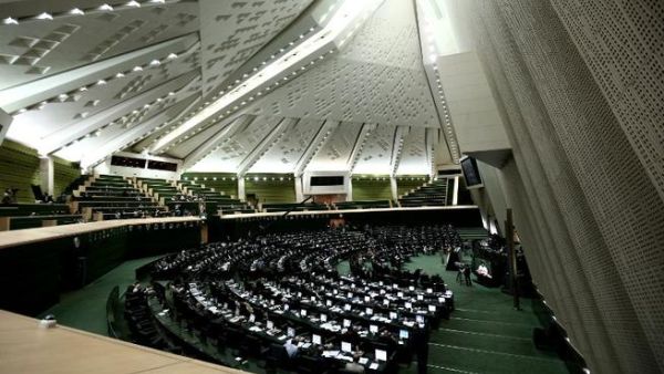 IRAN, Tehran : A general view of Iran's parliament during a session to discuss the President's proposed cabinet in Tehran on August 13, 2013. AFP PHOTO/BEHROUZ MEHRI