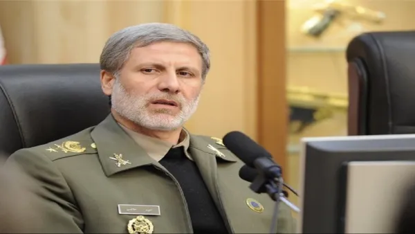 وزیر الدفاع الإيراني أمیر حاتمي