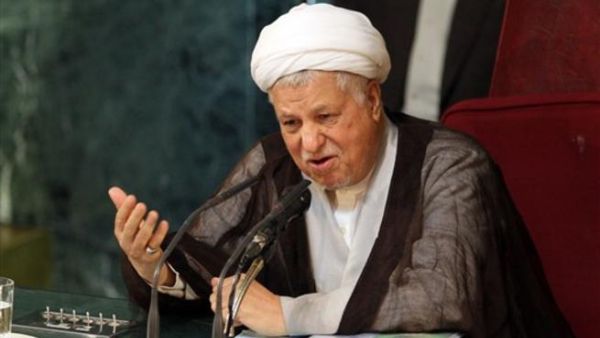 طالب بعدم اعتبار العقوبات نكتة