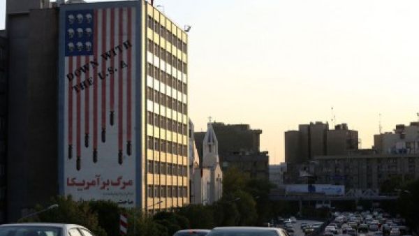 الايرانيون ينزلون الى شوارع طهران للاحتفال بالاتفاق النووي