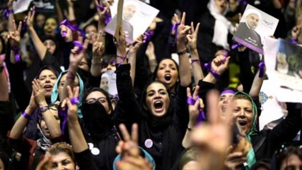 Women seek political rights in Iran in 2013. (Photo credit: Ebrahim Noroozi)