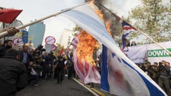 إيرانيون يحيون ذكرى احتجاز الرهائن في السفارة الأمريكية