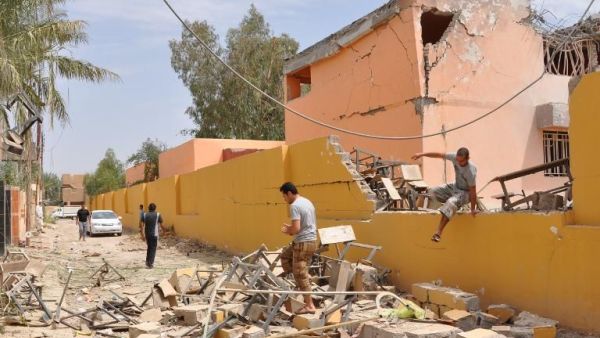 Iraqi residents inspect damages on May 7, 2014, following shellings by government forces in an area of Fallujah held by anti-government fighters. (AFP/Saddam Hussein)