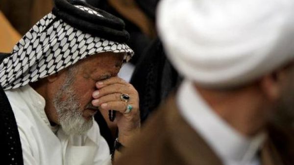 Sunni and Shiite Muslims perform a joint Friday prayer at a mosque in Baghdad on May 31, 2013.  (AFP/File)