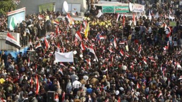 تجمع نحو أربعة آلاف متظاهر في ساحة التحرير بوسط بغداد يوم السبت