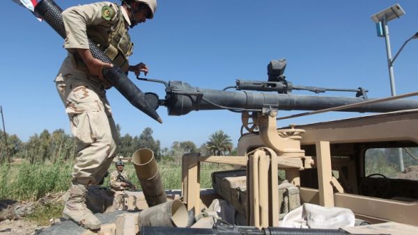 Iraqi forces prepare to fire on Daesh positions in the Garma district, west of the Iraqi capital Baghdad. (AFP/AHMAD AL-RUBAYE)