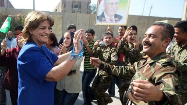 عراقيون اكراد يحتفلون باعادة انتخاب جلال الطالباني رئيسا للعراق/أ.ف.ب