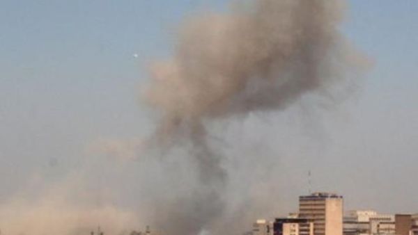الدخان يتصاعد من موقع الهجوم