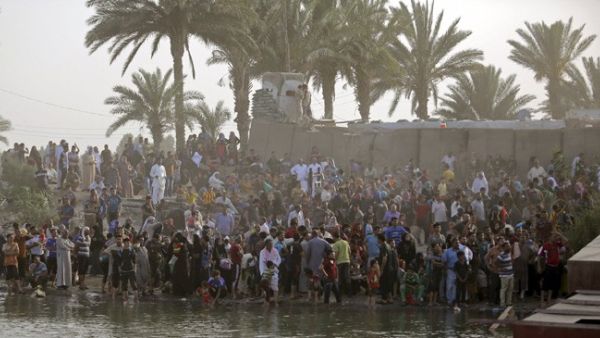 اغلاق جسر بزيبز الحيوي أمام النازحين الفارين من مدينة الرمادي صوب العاصمة بغداد 