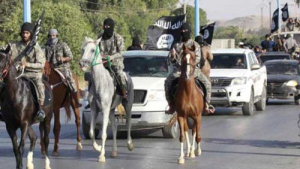 مقاتلون من تنظيم الدولة الاسلامية "داعش"