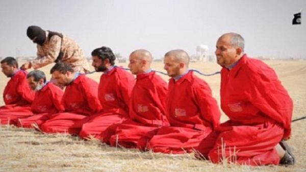 إعدام 25 مدنيا حرقا بتهمة الخيانة والتعاون مع القوات الأمنية والعسكرية العراقية